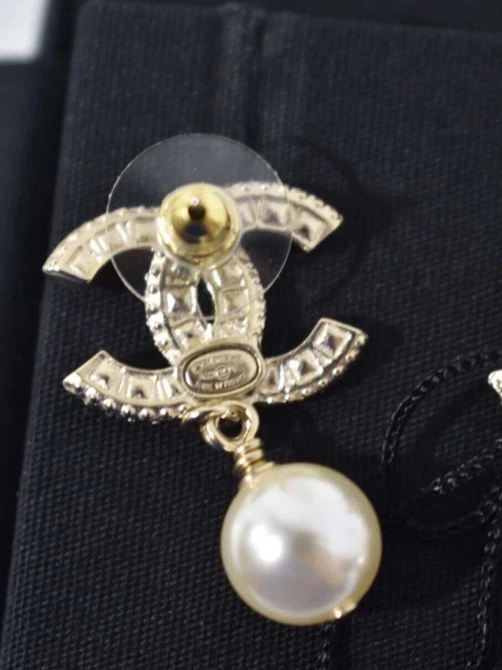 Chanel REV Gold Resin Crystal
Pearl CC DropEarrings AuthenticFull set very rare - Picture 9 of 10